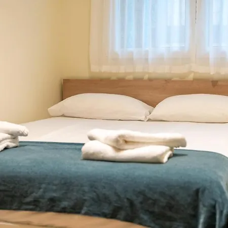 Elegance And Comfort In The Heart Of Apartmán